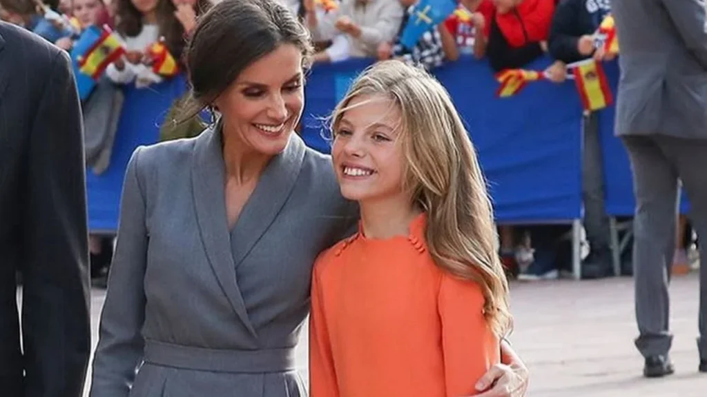 Queen Letizia Wearing Her Daughter’s Accessories