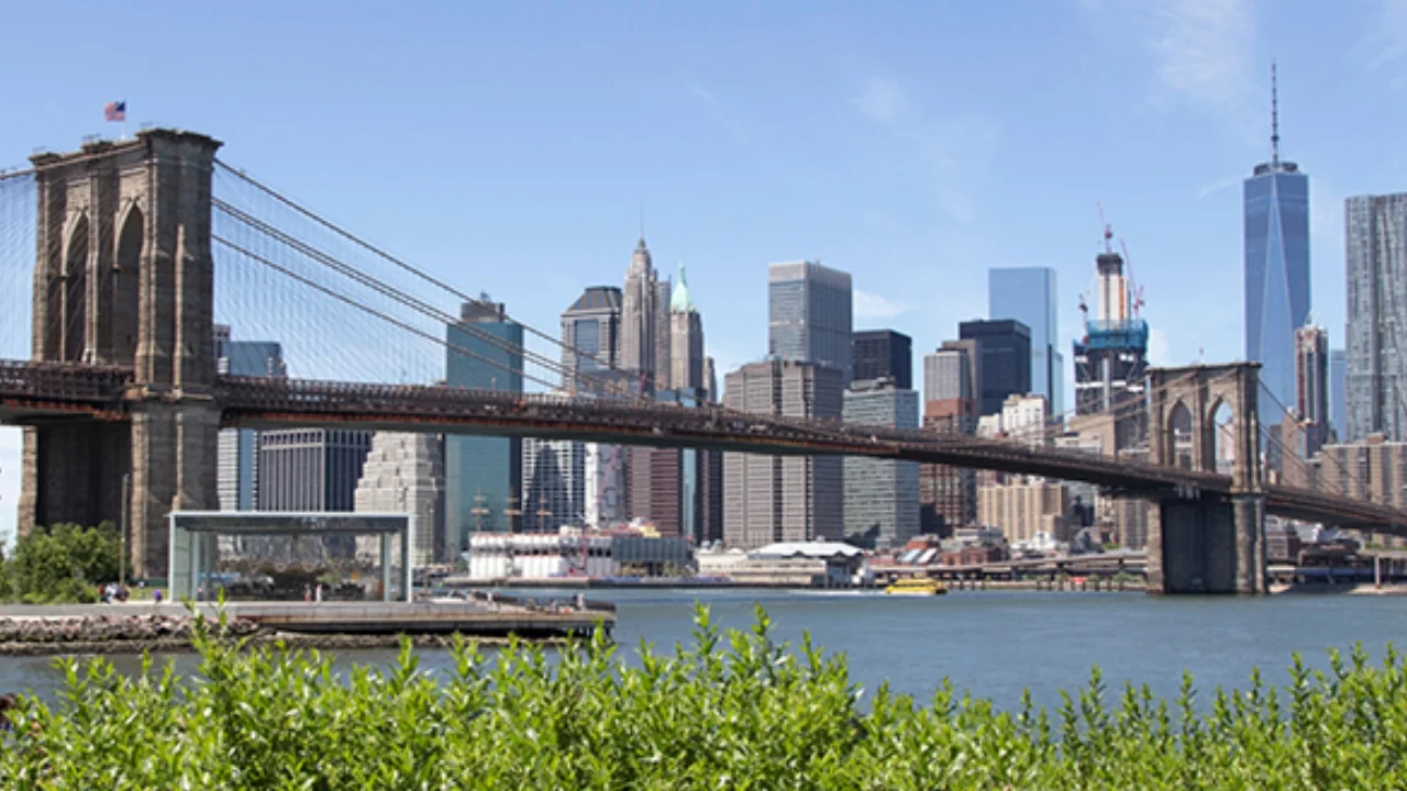 mexican navy ship crash at brooklyn bridge